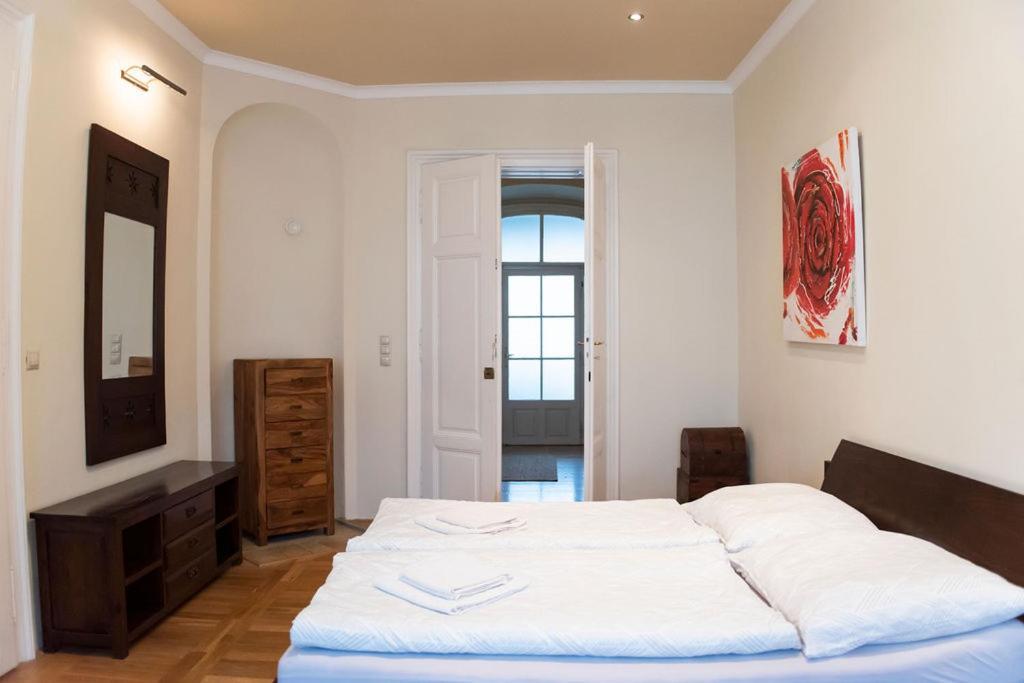 Velky Apartman Bratislava Exterior photo