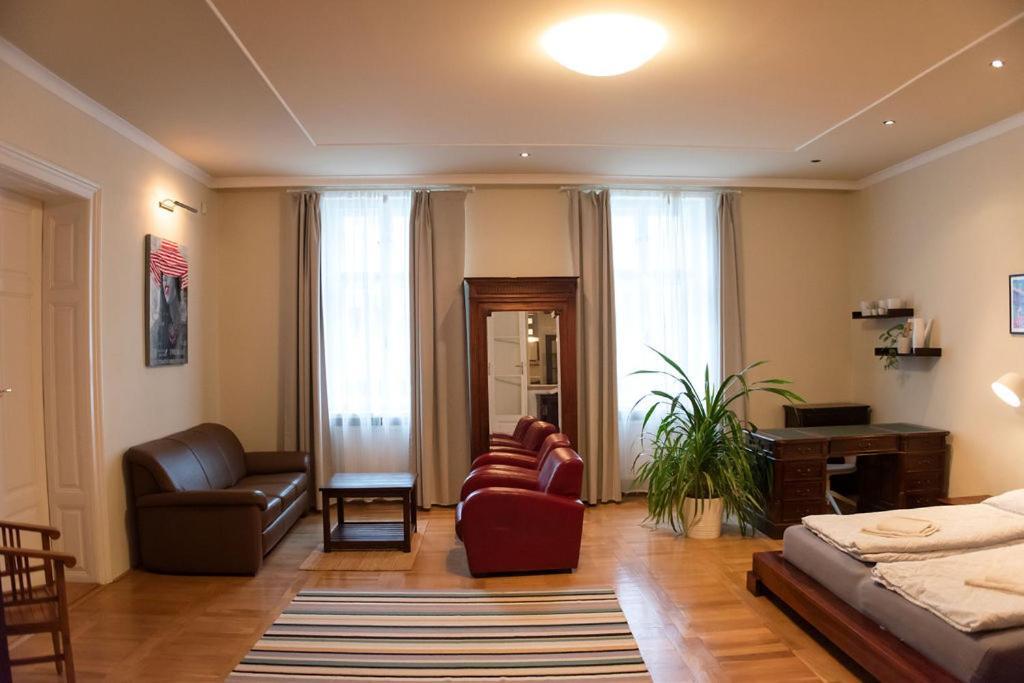 Velky Apartman Bratislava Exterior photo